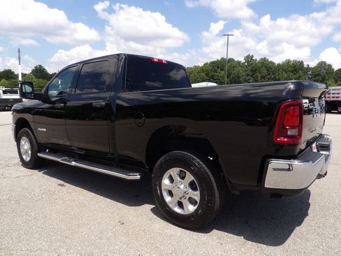 Used 2026 RAM 2500 Big Horn AWD/4WD image 4