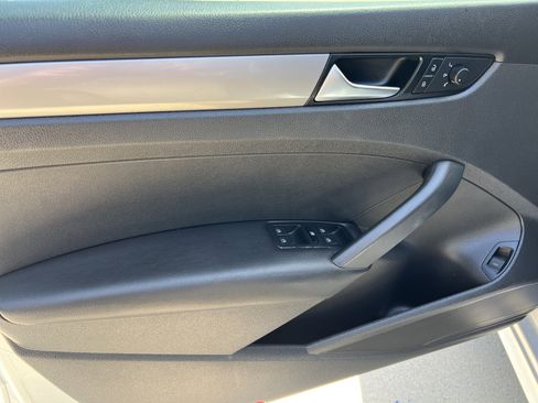 Used 2014 Volkswagen Passat S image 13