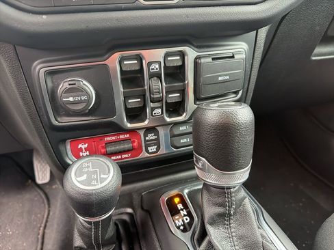 Used 2024 Jeep Wrangler Rubicon image 29