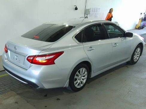 Used 2017 Nissan Altima 2.5 S w/ Power Driver Seat Package FWD image 2