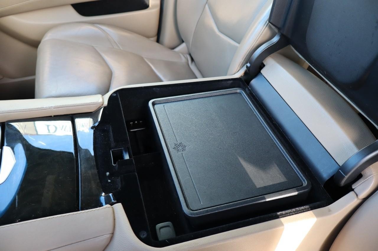 Used 2019 Cadillac Escalade ESV Platinum AWD/4WD image 18