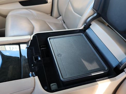 Used 2019 Cadillac Escalade ESV Platinum AWD/4WD image 18