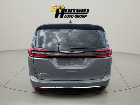 Used 2025 Chrysler Pacifica Select FWD image 4