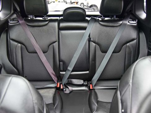 Certified 2022 Jeep Compass Latitude w/ Sun and Sound Group AWD/4WD image 20