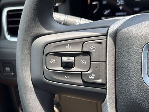 Used 2024 GMC Yukon XL Denali AWD/4WD image 18
