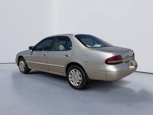 Used 1997 Nissan Altima XE image 5