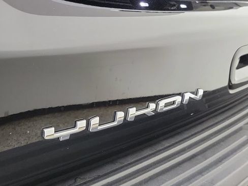 Used 2024 GMC Yukon SLT w/ SLT Luxury Package AWD/4WD image 6