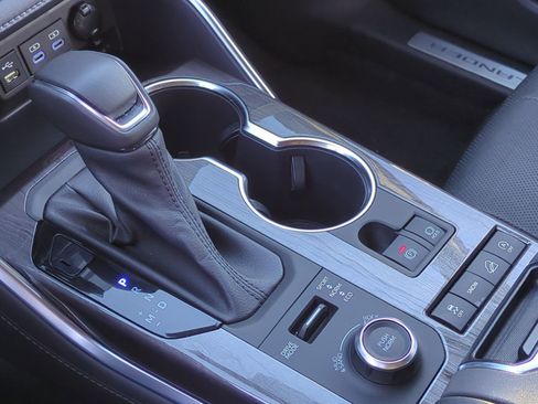 Used 2022 Toyota Highlander Limited image 25