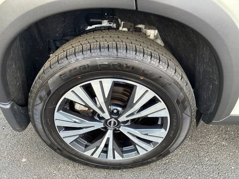 Certified 2023 Nissan Rogue SV AWD/4WD image 10