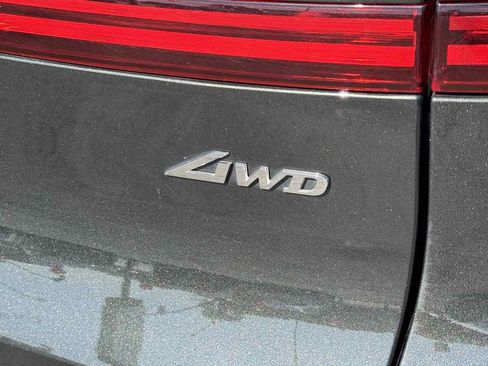 Used 2025 Genesis GV70 2.5T AWD/4WD image 15