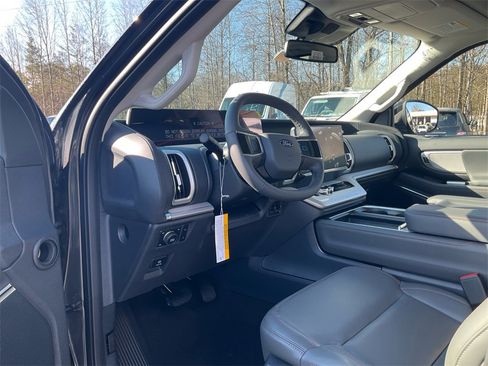 New 2025 Ford Expedition Max Active image 13