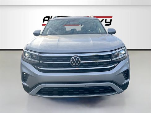 Used 2023 Volkswagen Atlas SE image 2