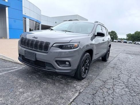 Used 2023 Jeep Cherokee Altitude Lux AWD/4WD image 2