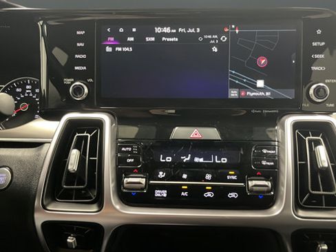 Used 2024 Kia Sorento EX w/ Panoramic Sunroof Package AWD/4WD image 13