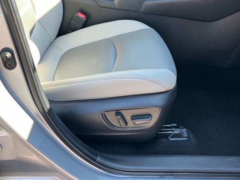 Used 2023 Toyota RAV4 Limited image 32