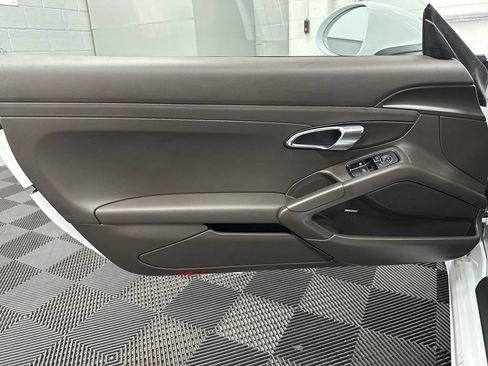 Used 2019 Porsche 718 Cayman RWD image 17
