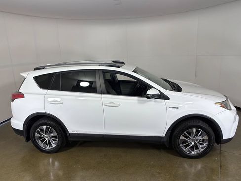 Used 2017 Toyota RAV4 XLE w/ Convenience Package AWD/4WD image 9