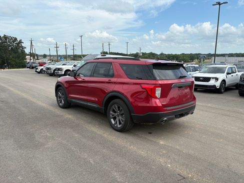 Used 2022 Ford Explorer XLT w/ Equipment Group 202A RWD image 2