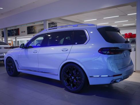 Used 2026 BMW X7 xDrive40i AWD/4WD image 3