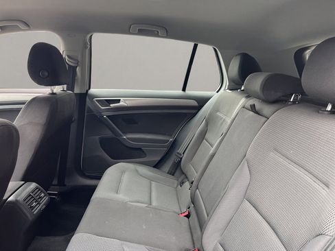 Used 2016 Volkswagen Golf S image 11