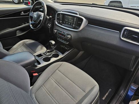 Used 2019 Kia Sorento S AWD/4WD image 10