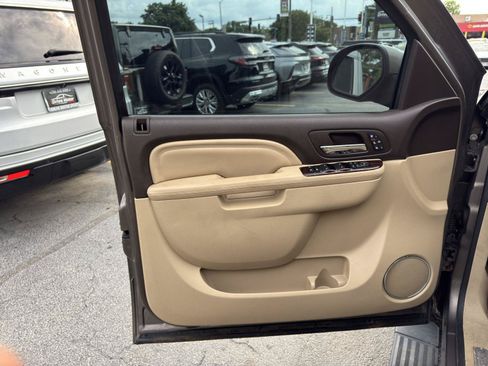 Used 2011 GMC Yukon XL Denali AWD/4WD image 13