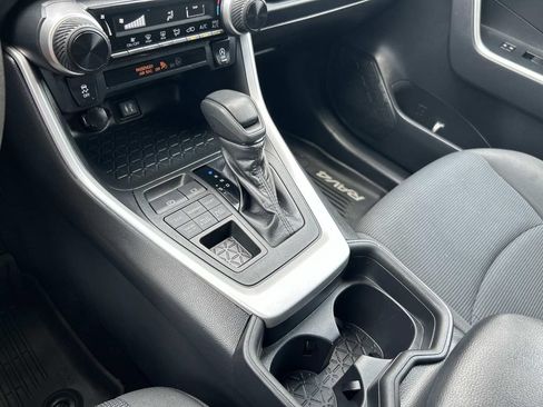 Used 2019 Toyota RAV4 LE w/ All Weather Liner Package AWD/4WD image 28