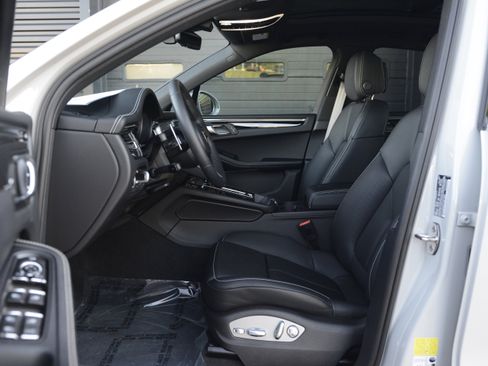 Certified 2026 Porsche Macan AWD/4WD image 15