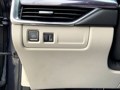 Used 2023 Cadillac XT4 Luxury w/ Cold Weather Package image 33