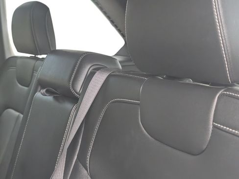 Used 2025 Jeep Grand Cherokee Limited RWD image 16
