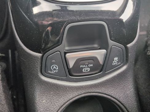 Used 2019 Jeep Compass Latitude FWD image 43