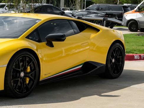 Used 2018 Lamborghini Huracan Performante image 3
