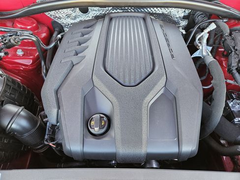 Certified 2025 Porsche Macan image 30