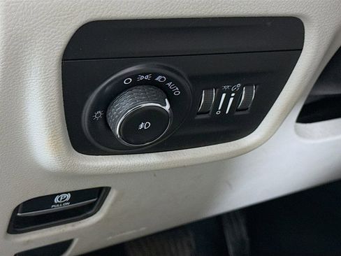 Used 2022 Jeep Grand Cherokee Overland w/ Luxury Tech Group IV AWD/4WD image 20