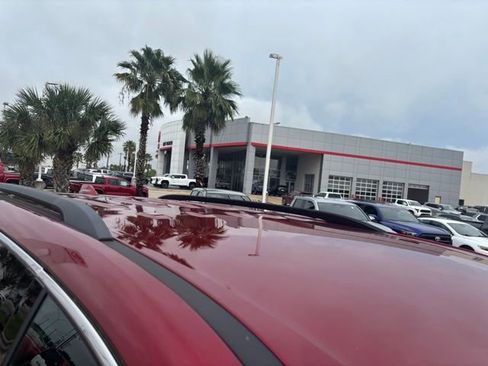 Used 2024 Chevrolet Traverse LT FWD image 7
