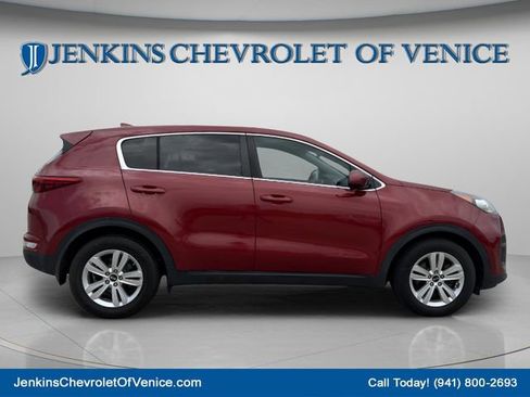 Used 2019 Kia Sportage LX FWD image 3
