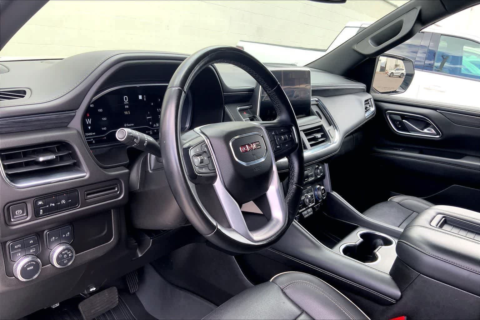 Used 2023 GMC Yukon SLT AWD/4WD image 2