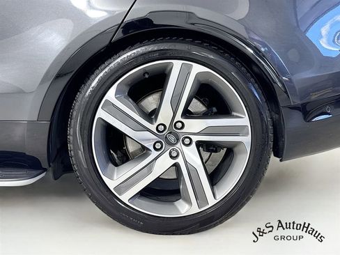 Used 2023 Land Rover Discovery Metropolitan Edition AWD/4WD image 41