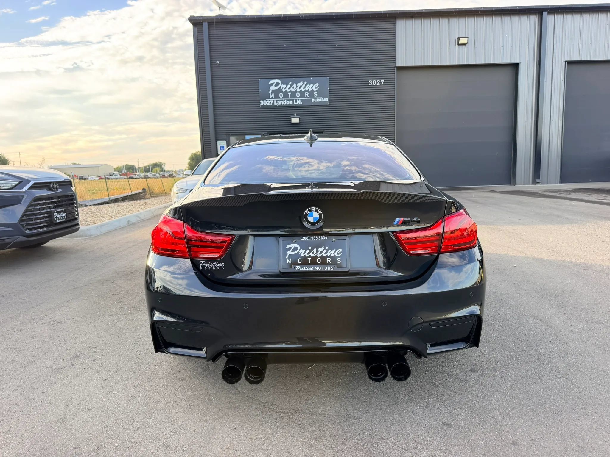 Used 2018 BMW M4 Coupe RWD image 5