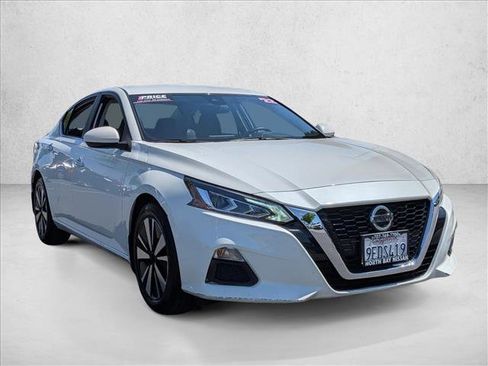 Used 2022 Nissan Altima 2.5 SV image 3