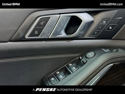 Used 2025 BMW X5 xDrive40i AWD/4WD image 3