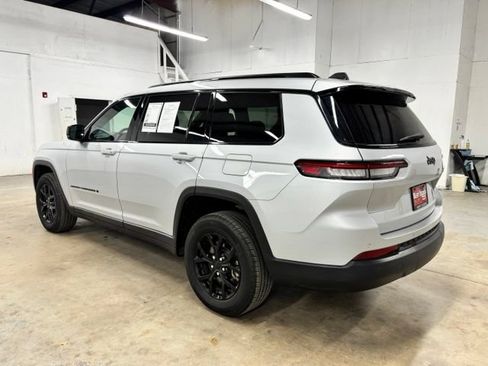 Used 2025 Jeep Grand Cherokee L Altitude RWD image 5