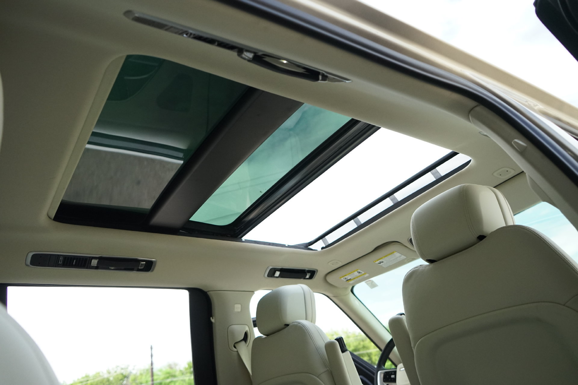Used 2024 Land Rover Range Rover Long Wheelbase SE AWD/4WD image 11