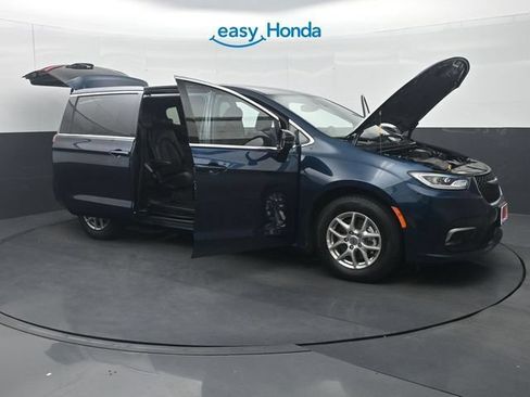 Used 2025 Chrysler Pacifica Select FWD image 35