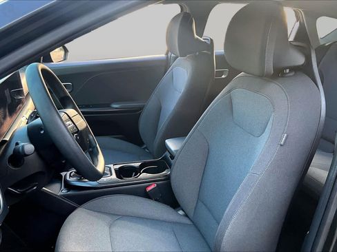 Used 2025 Kia K4 FWD image 8