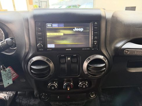Used 2018 Jeep Wrangler Sport w/ Quick Order Package 23W AWD/4WD image 14