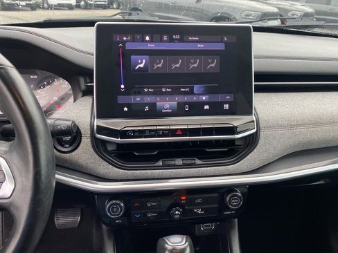 Used 2022 Jeep Compass Latitude image 11