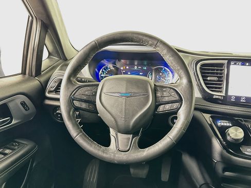 Used 2021 Chrysler Pacifica Touring-L w/ S Appearance Package FWD image 17