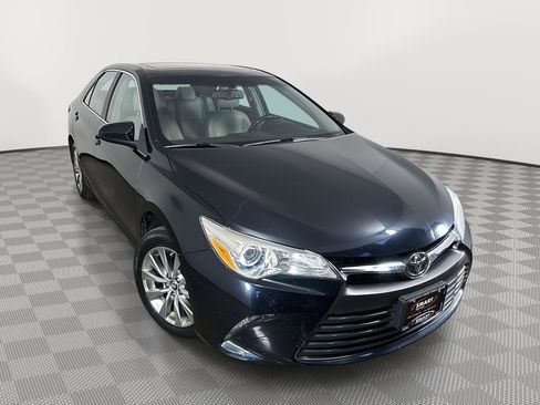 Used 2015 Toyota Camry XLE w/ Moonroof Package FWD image 10