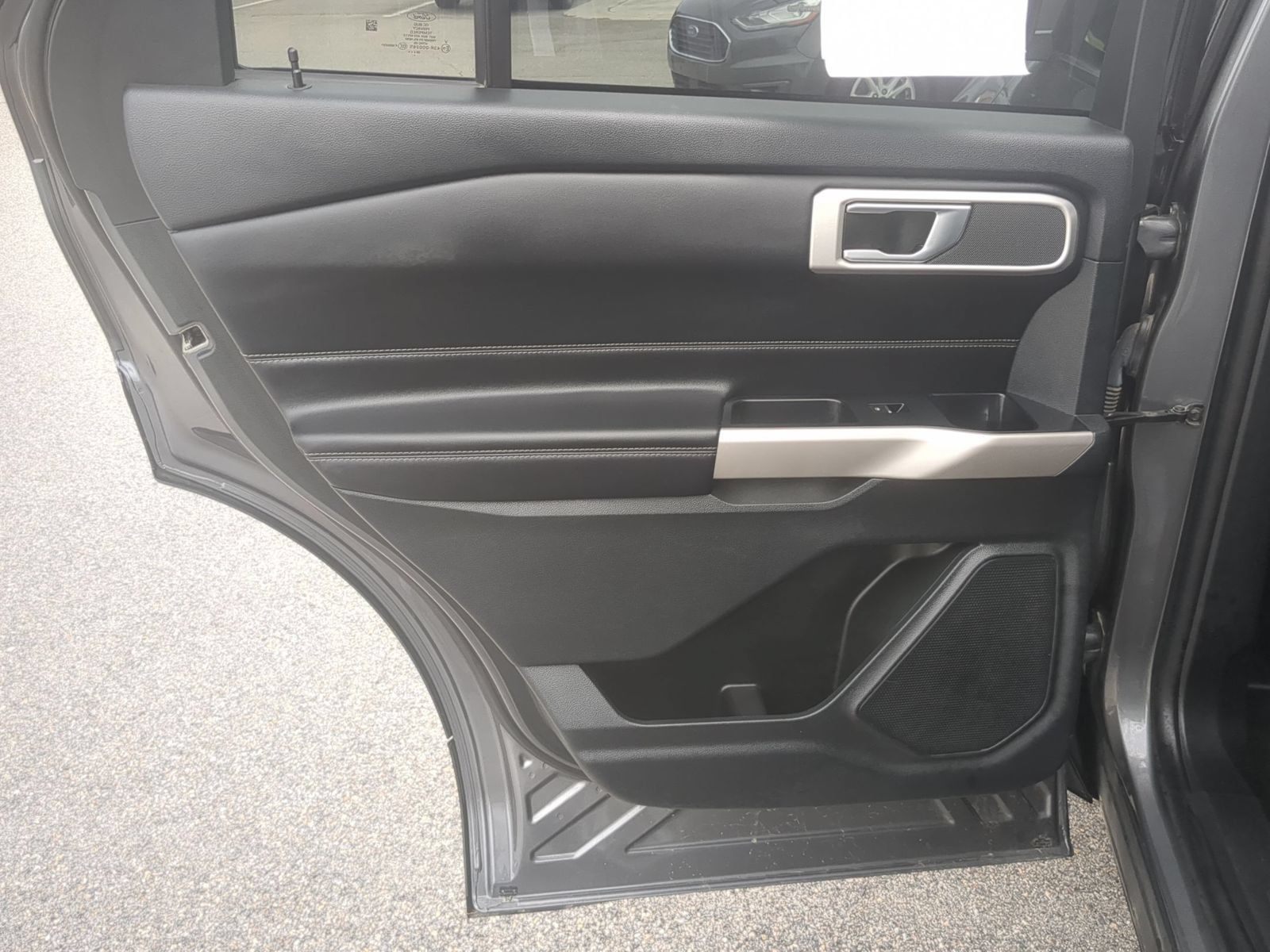 Used 2022 Ford Explorer XLT w/ Equipment Group 202A RWD image 28